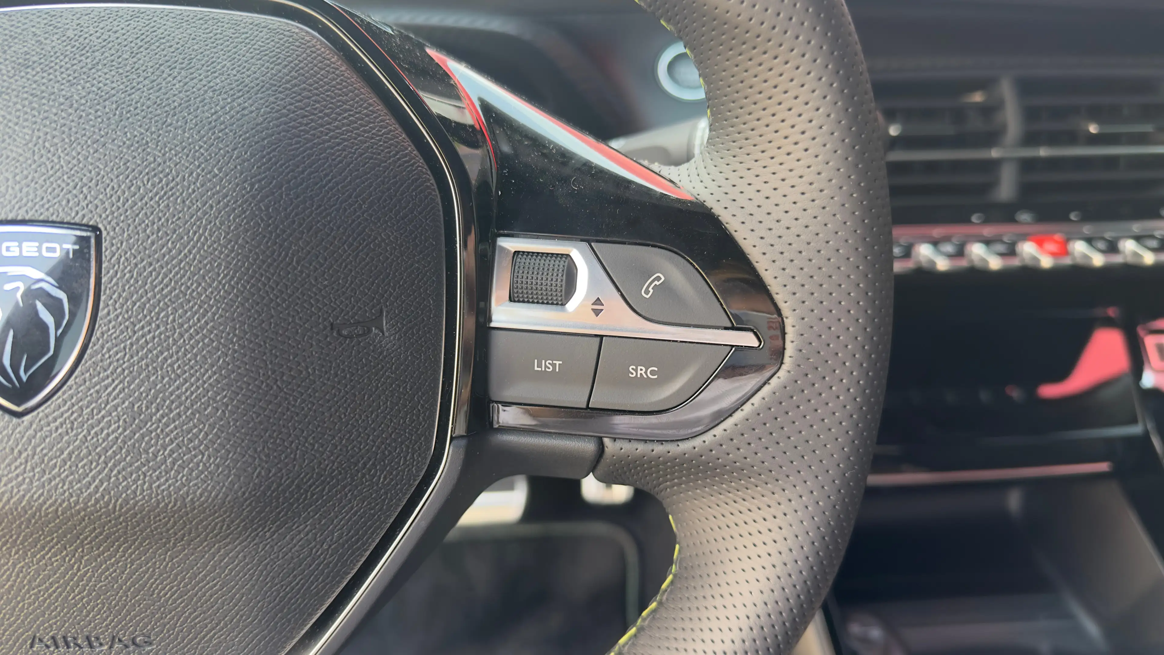 Peugeot e-2008 EV GT Avantage 54 kWh | Alcantara | Camera | Apple — photo 30
