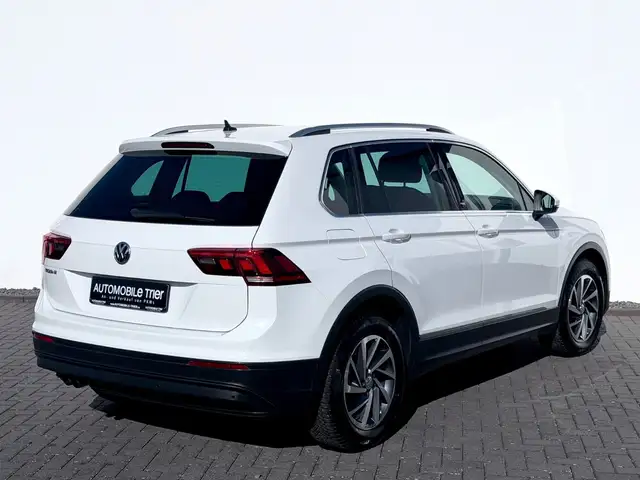 Volkswagen Tiguan view 4