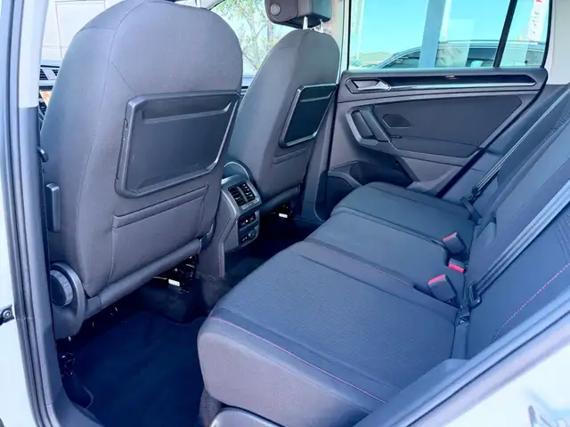 Volkswagen Tiguan view 12