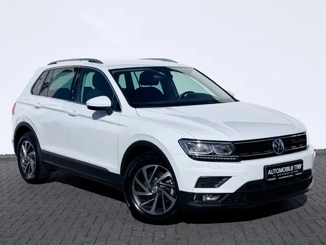 Volkswagen Tiguan view 2