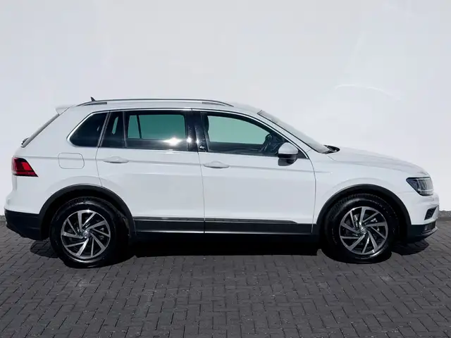 Volkswagen Tiguan view 3