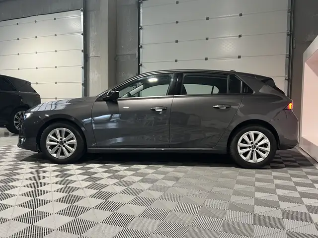 Opel Astra view 4