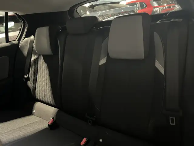 Opel Astra view 12