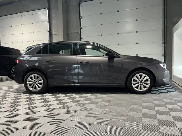 Opel Astra view 5