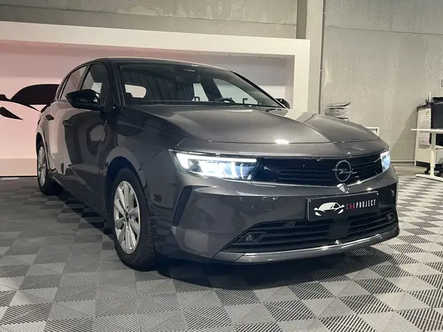 Opel Astra view 3