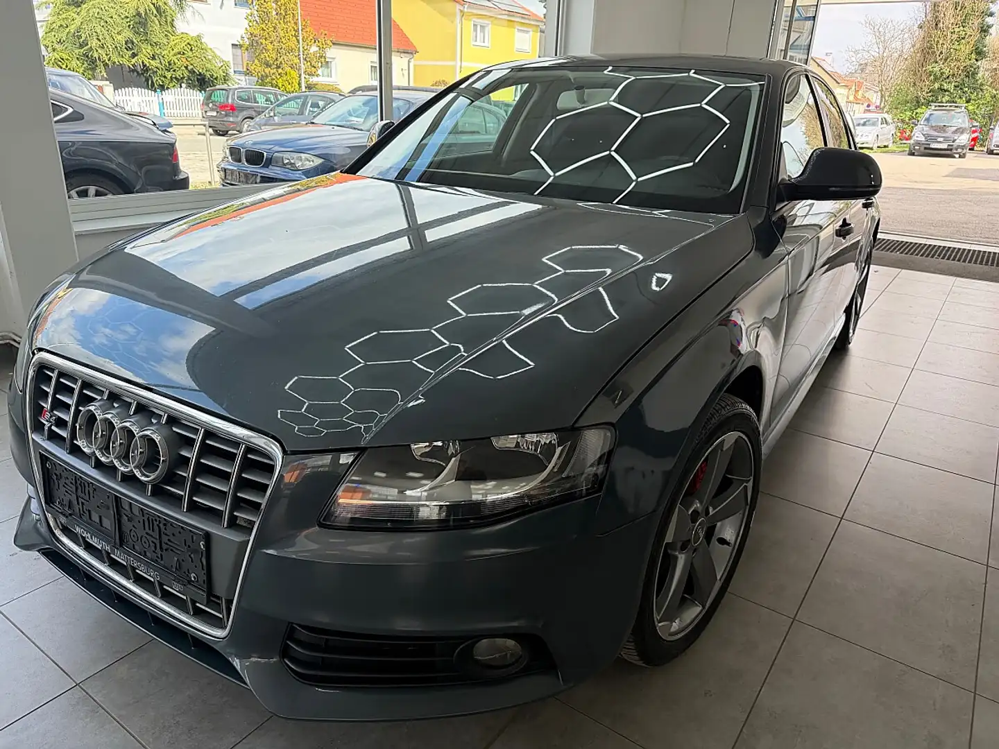 Audi A4 1,8 TFSI S lein Grau - 2