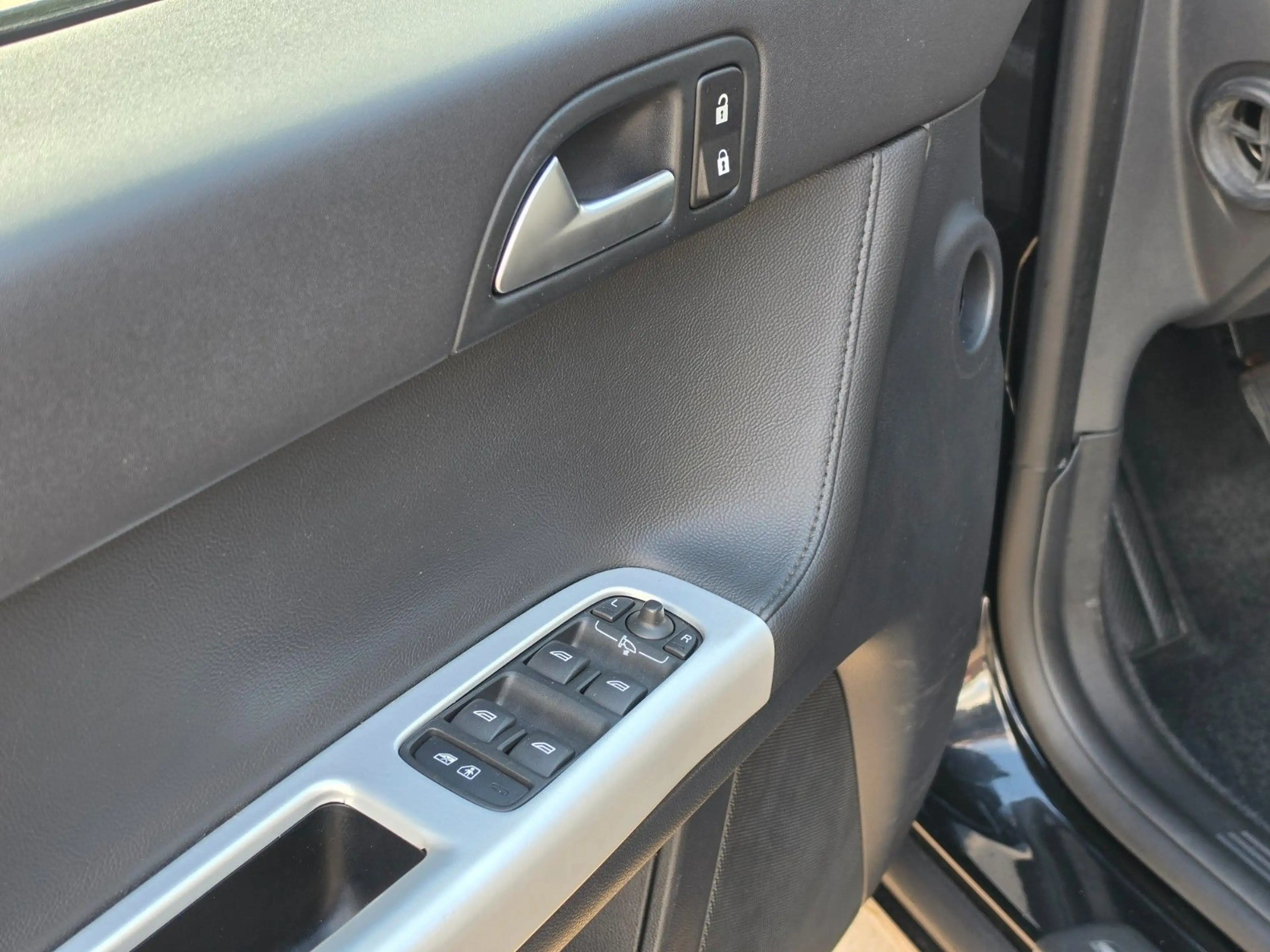 Volvo V50 Kombi D2 *Tempomat*SHZ*AHK* — photo 10