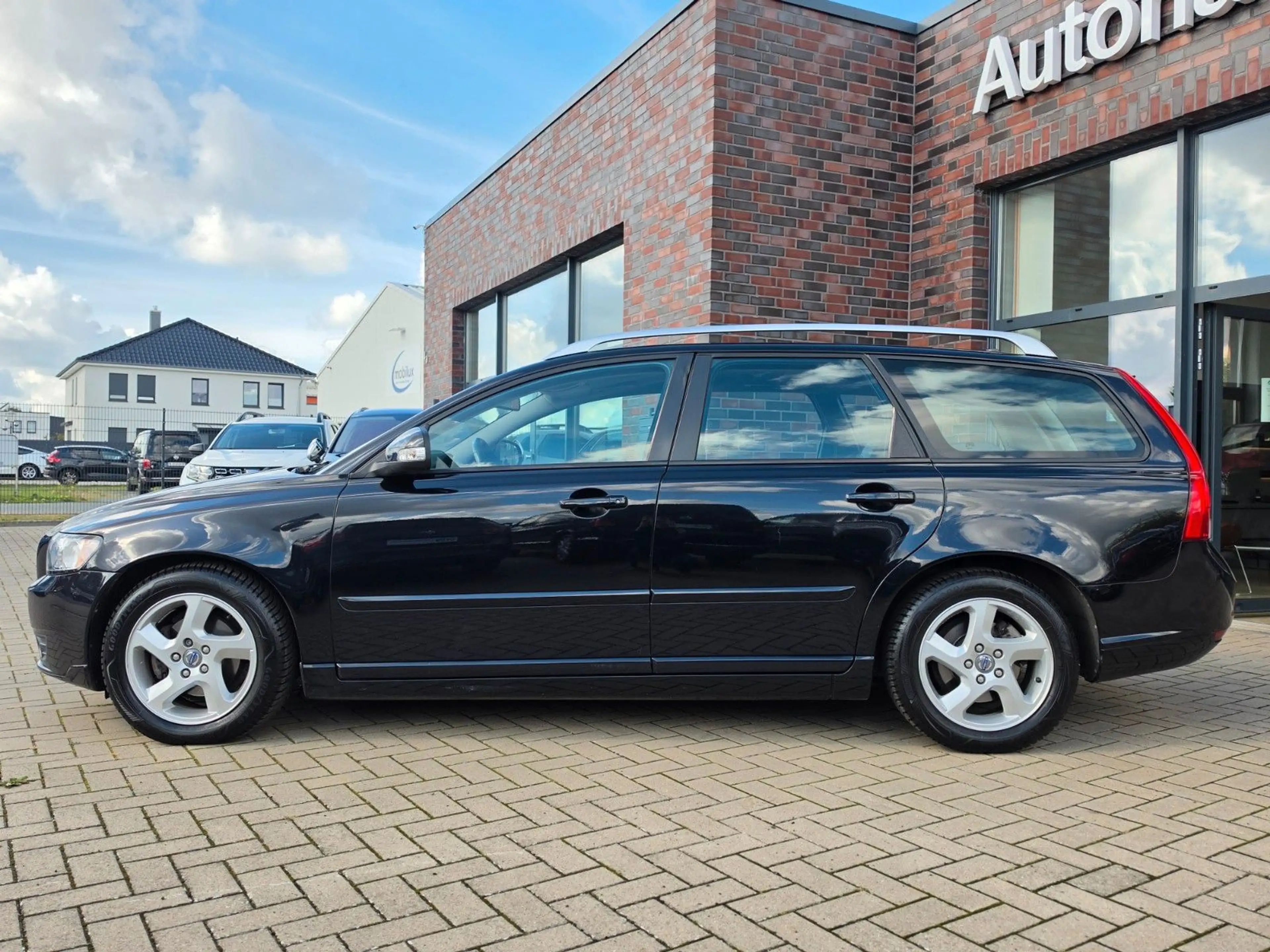 Volvo V50 Kombi D2 *Tempomat*SHZ*AHK* — photo 2