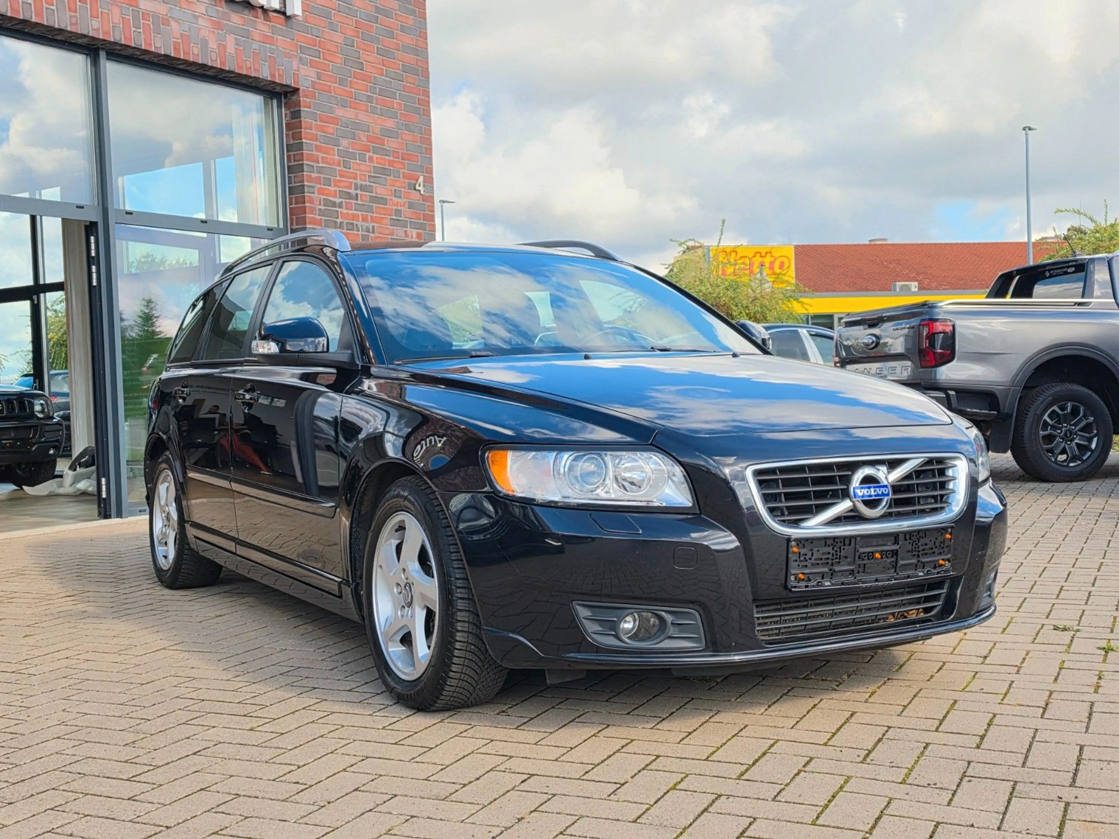 Volvo V50 Kombi D2 *Tempomat*SHZ*AHK* — photo 7