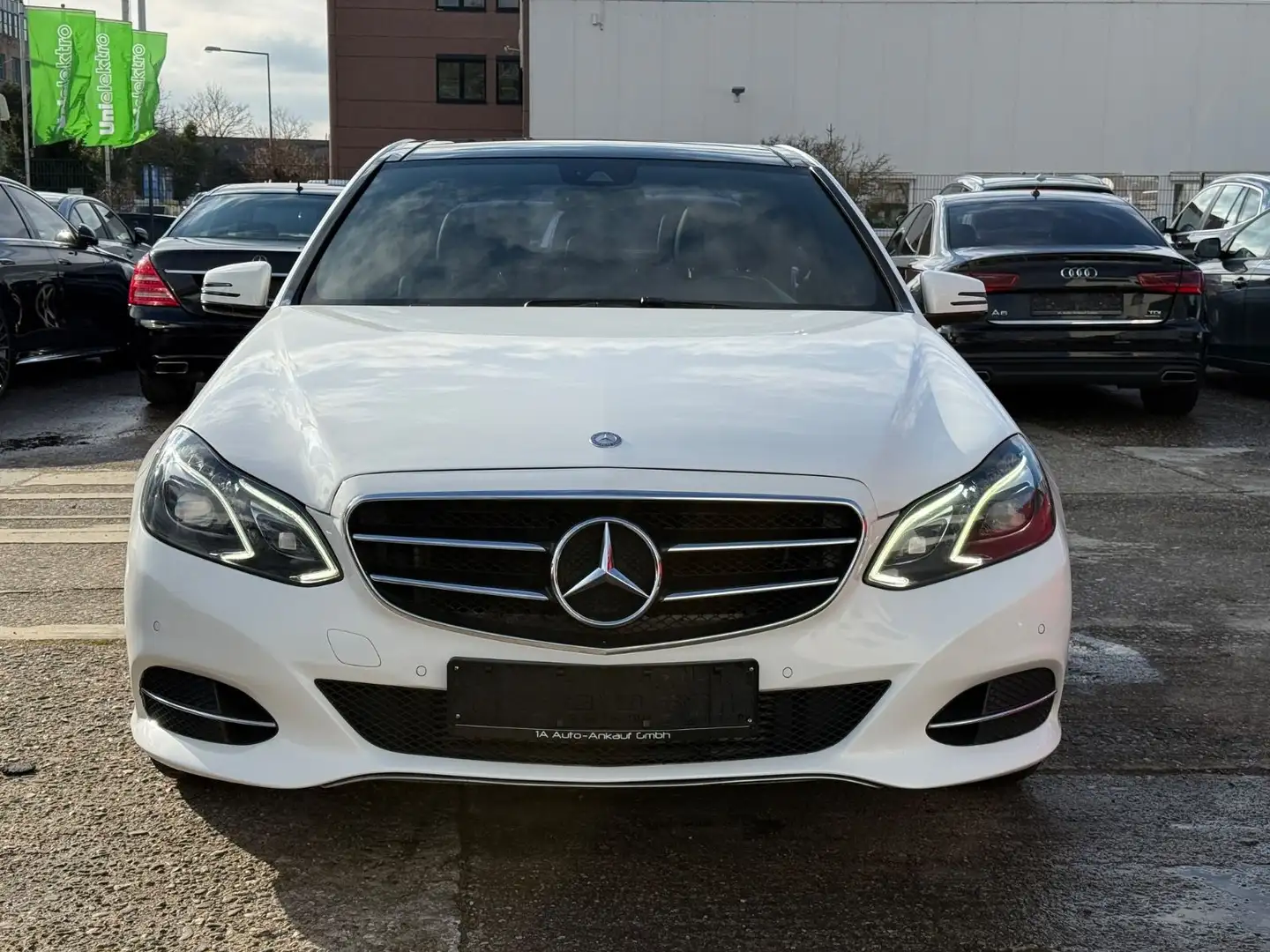 Mercedes-Benz E 200 CDI BlueEffic/Panorama/LED/ Weiß - 2