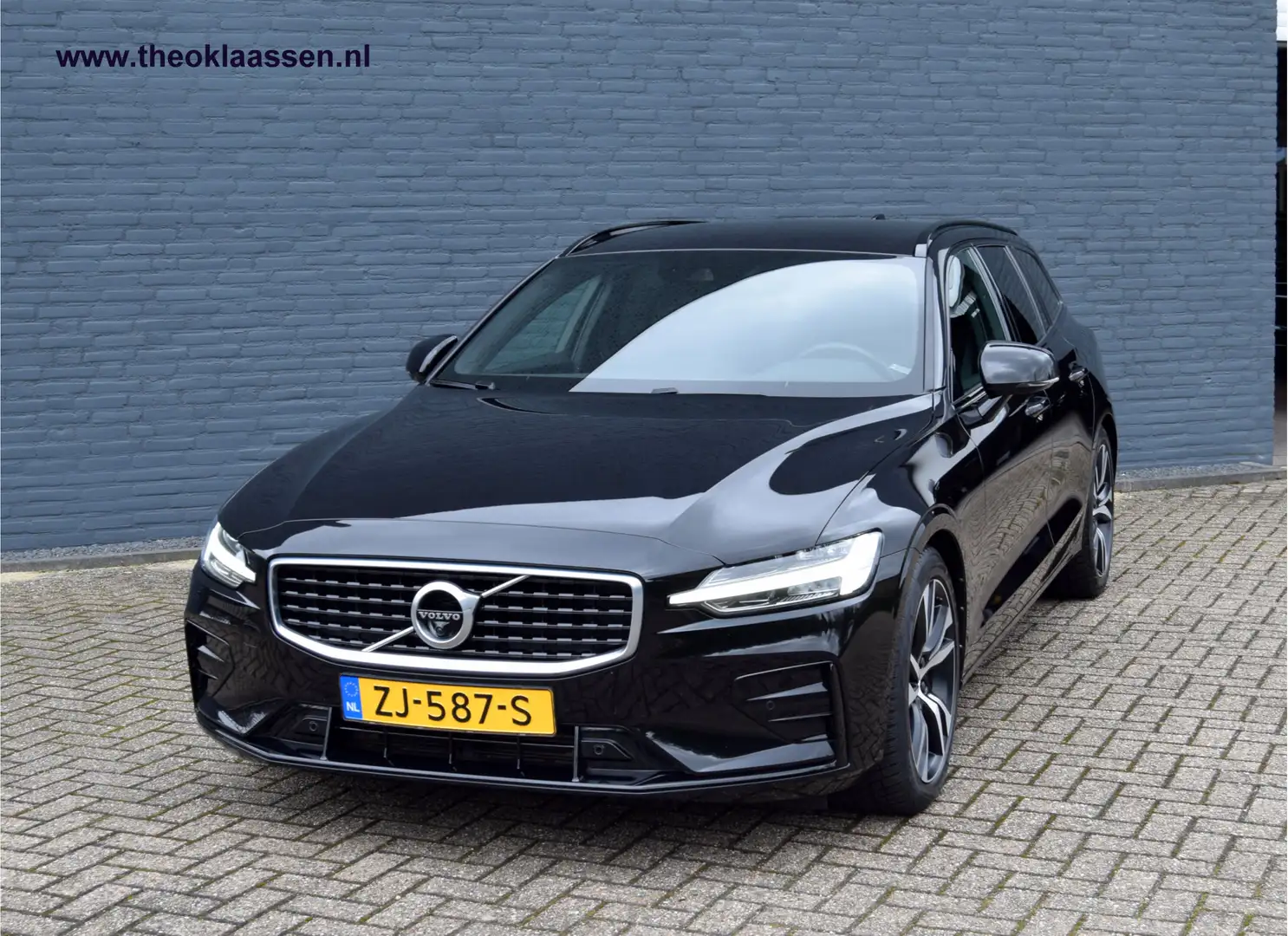 Volvo V60 2.0 T5 R-Design Trekhaak Apple carplay 78.000km NA Zwart - 2