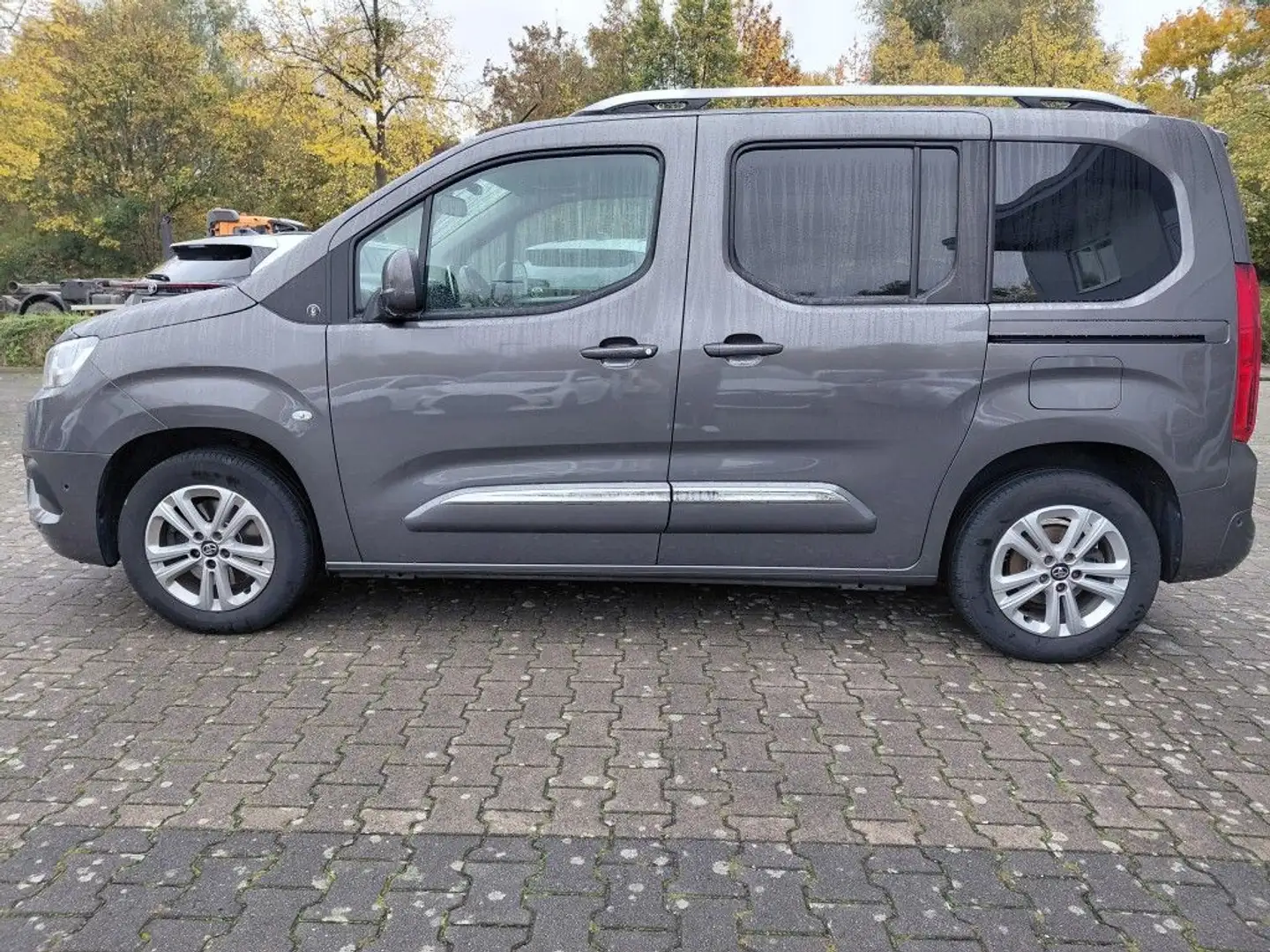 Toyota Proace City Verso 1.2 Turbo L1 Aut Team Deutschland Grau - 2