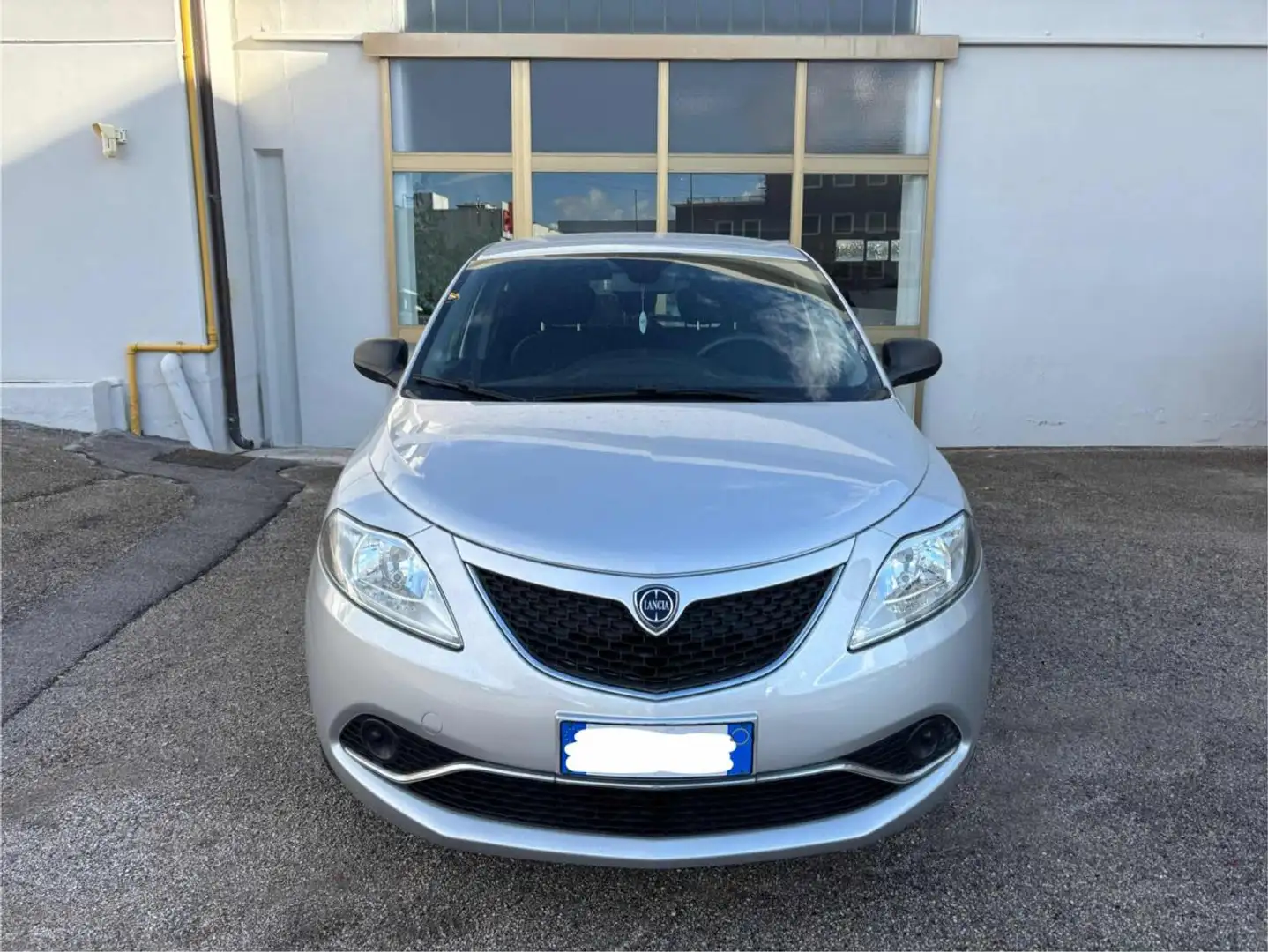 Lancia Ypsilon 1.2 69 CV 5 porte GPL Ecochic Silver Grigio - 1