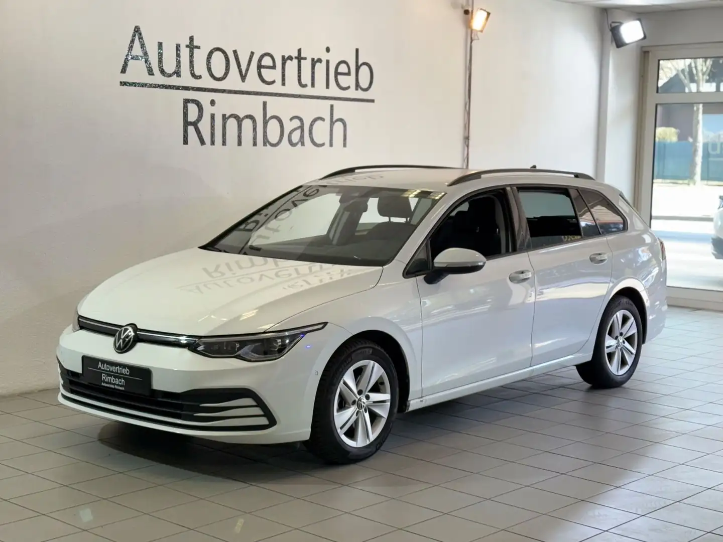 Volkswagen Golf VIII Variant Life 1.5 TSI Weiß - 1