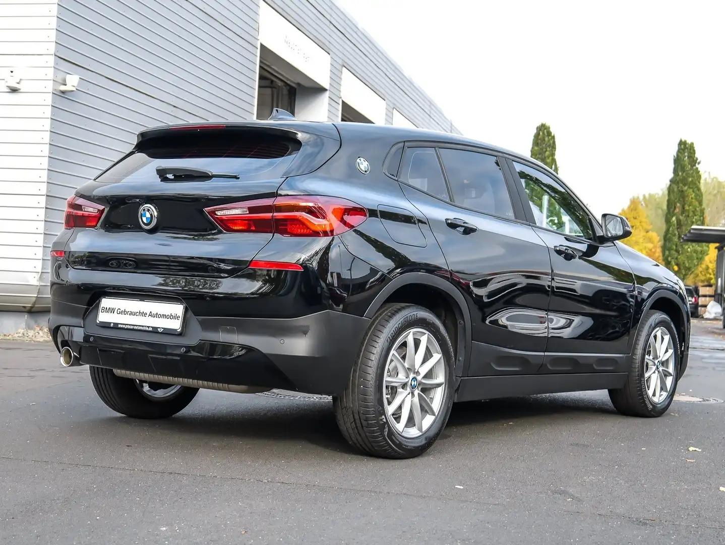 BMW X2 sDrive18i NAVI LED PDC V+H DAB Parkass. LM Schwarz - 2