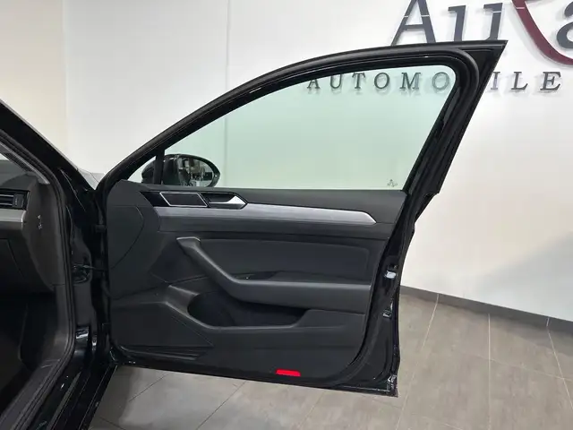 Volkswagen Passat view 7