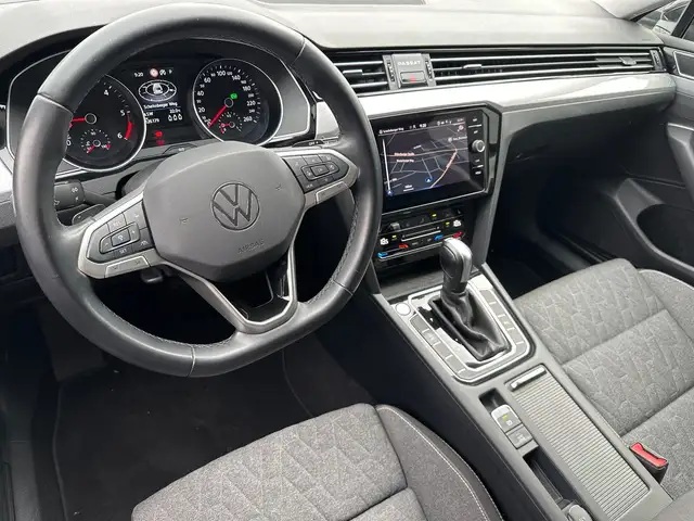 Volkswagen Passat view 11