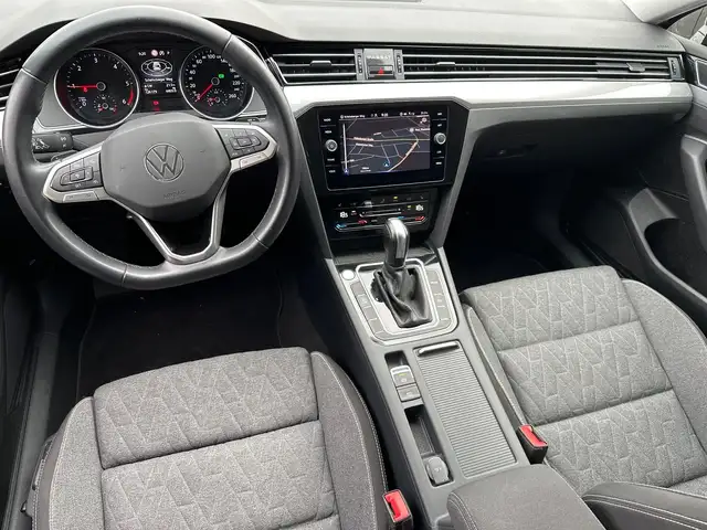 Volkswagen Passat view 14
