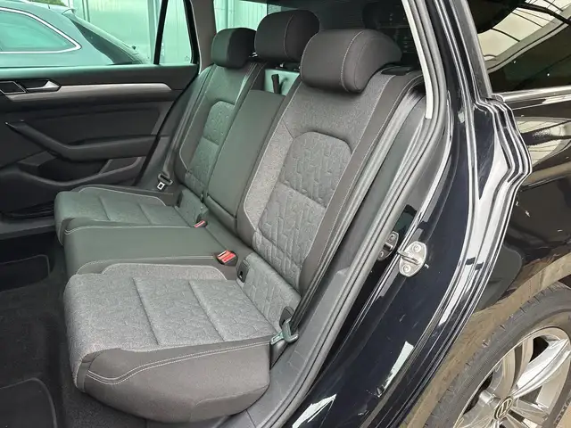Volkswagen Passat view 13