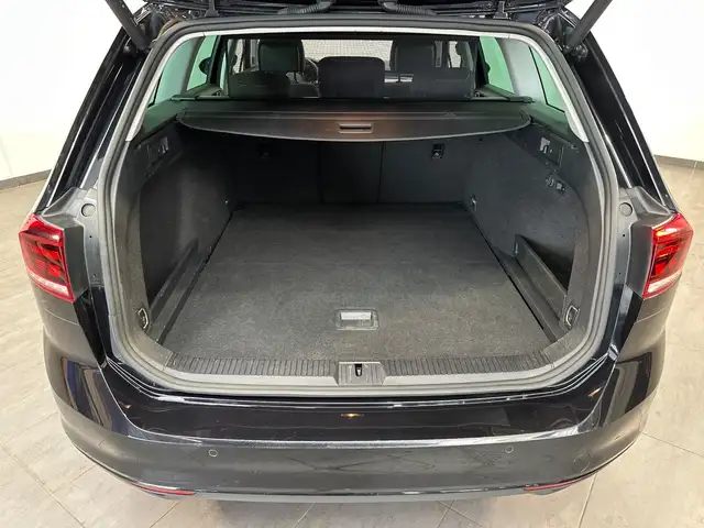 Volkswagen Passat view 8