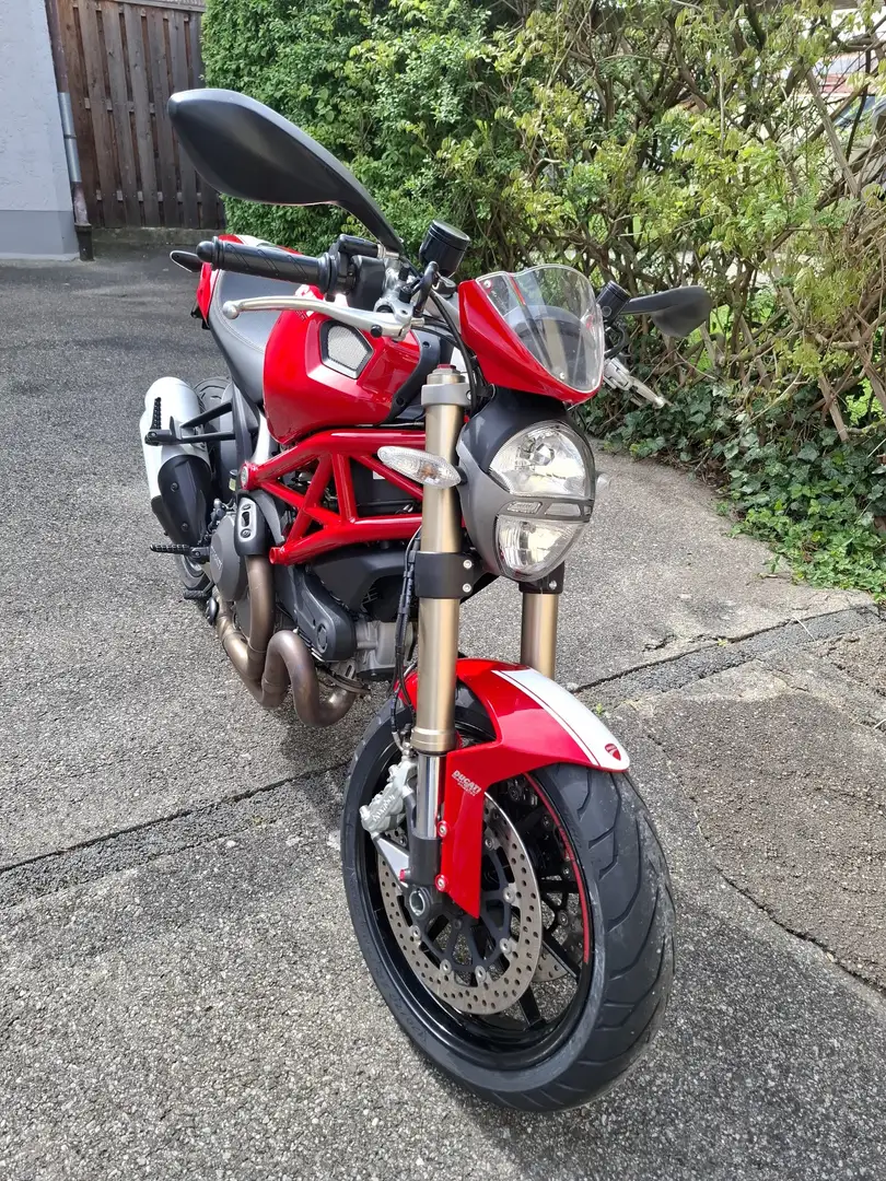 Ducati Monster 1100 Red - 2