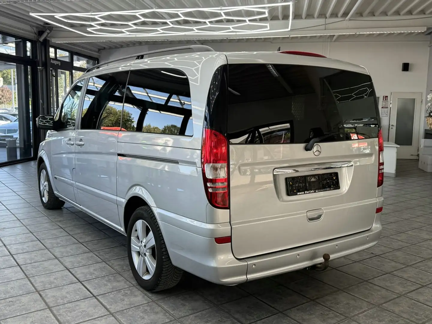 Mercedes-Benz Viano 2.2 CDI Trend Edition lang, 6-Sitzer, 2.Hd Silber - 2