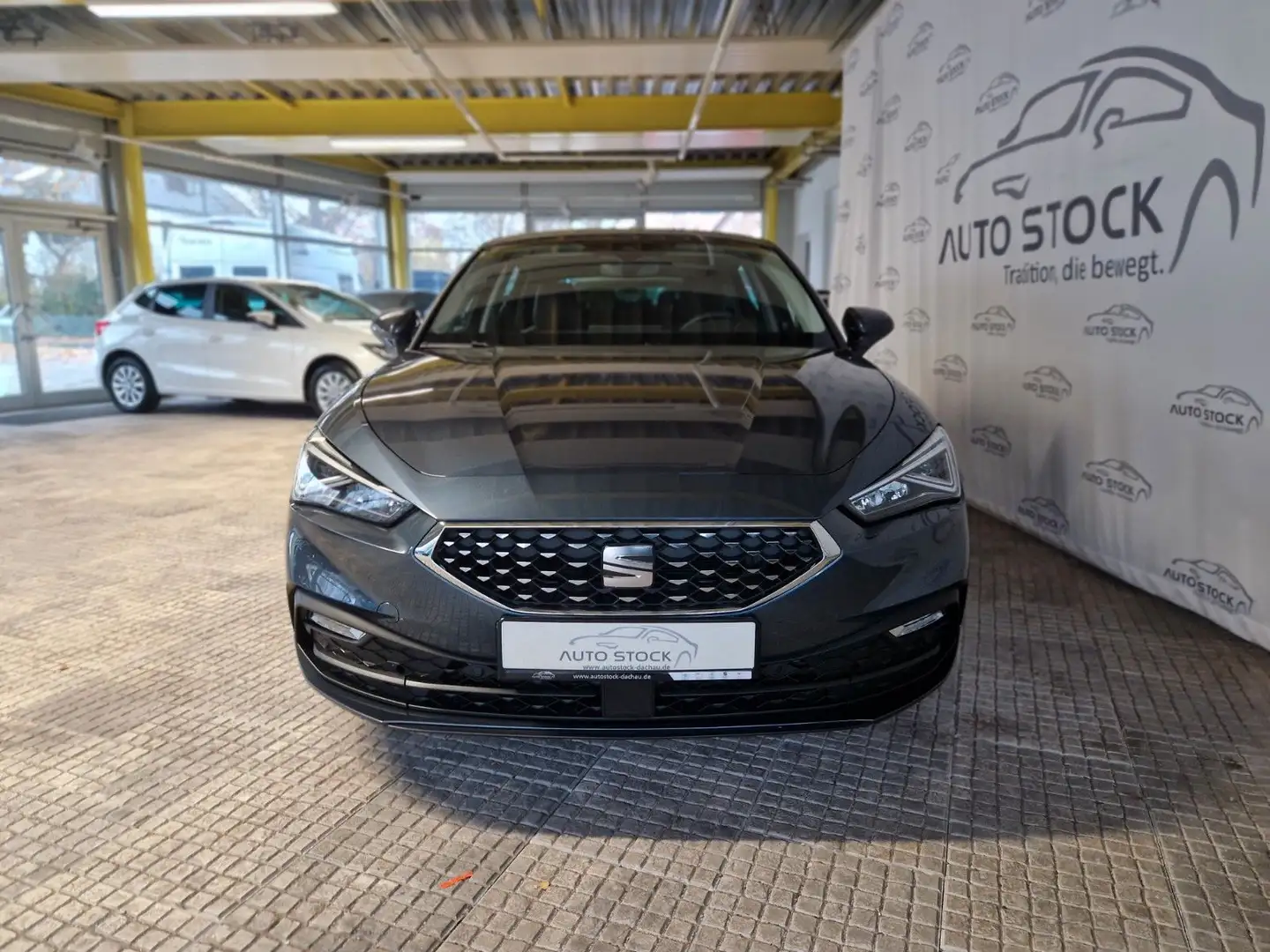 SEAT Leon 1.5 TSI Xcellence LED Navi PDC Sitzheizung Gris - 2