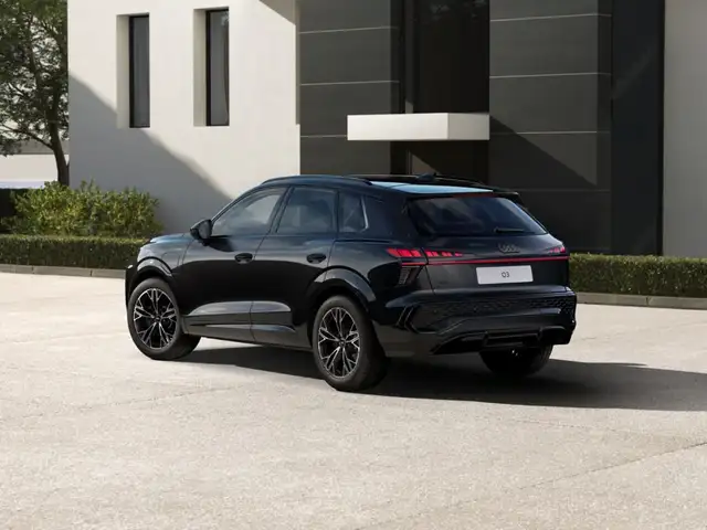Audi Q3 view 5