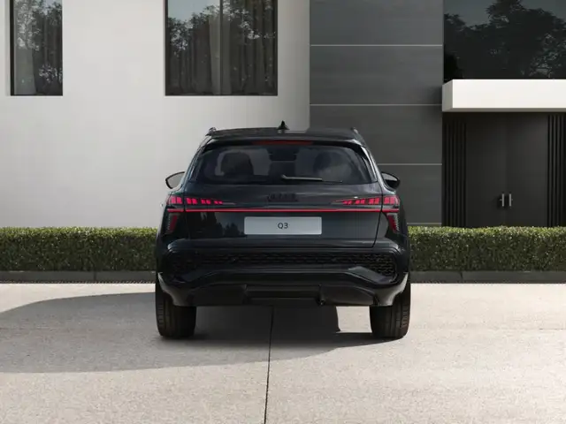 Audi Q3 view 4