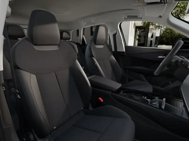 Audi Q3 view 9