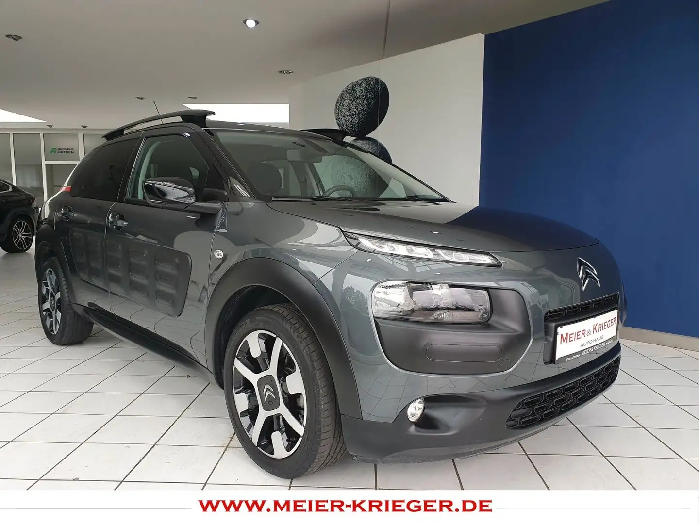 Citroen C4 Cactus Shine Edition 1.2 Kamera/LED/17"/Navi Grau - 1