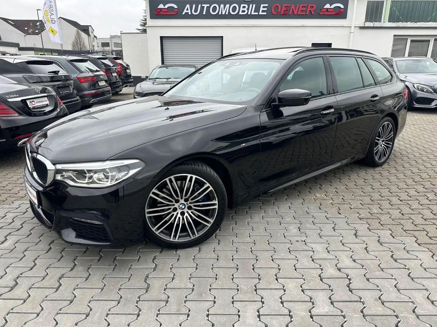 BMW 530 i M Sport*LEDER*PANO*360°KAMERA*LED* Zwart - 1