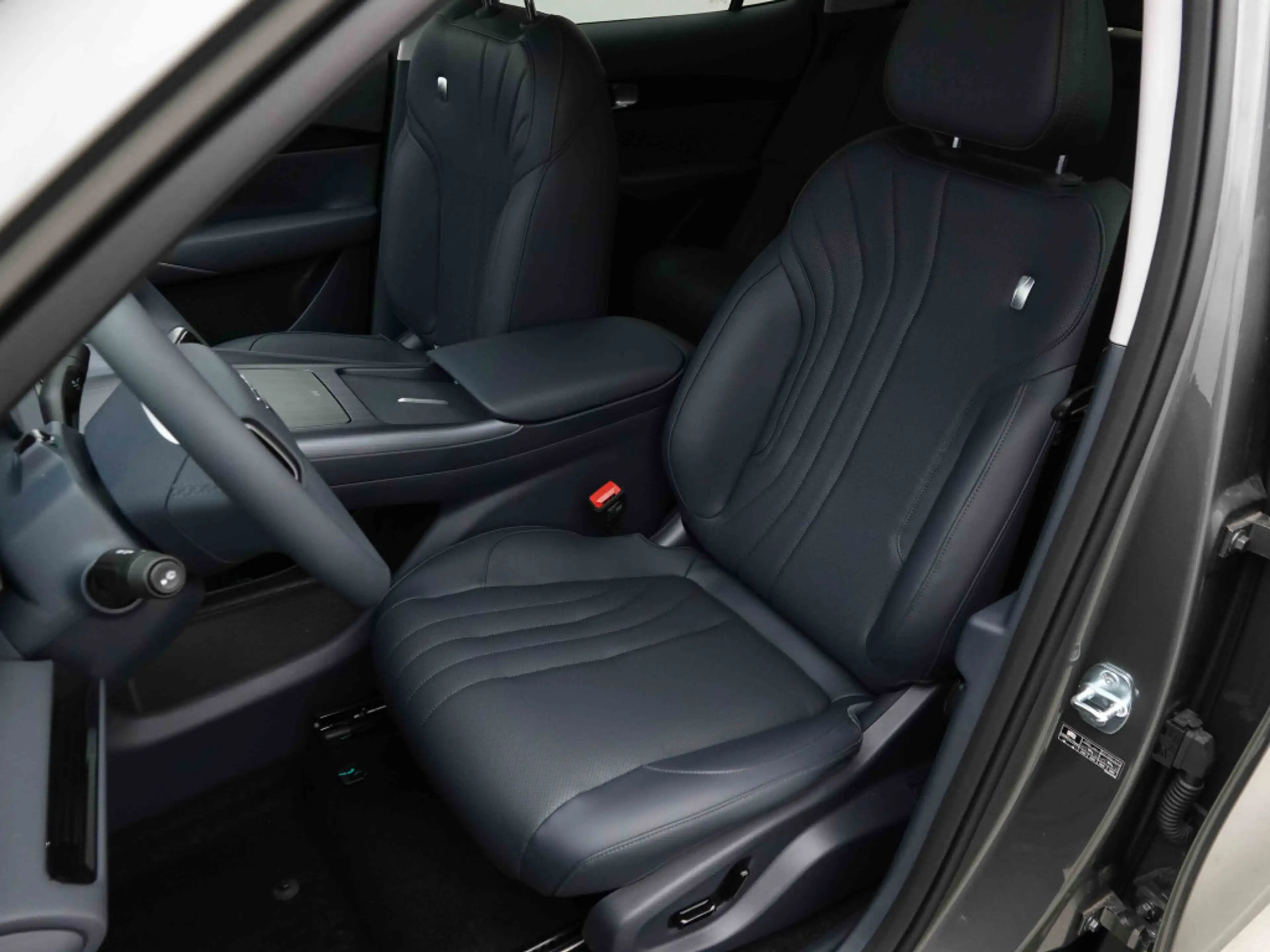 Geely E5 218 60 kWh Pro+ | 430 KM EV | Leather | Heated Seats | KeyLess | ALU18 — photo 7