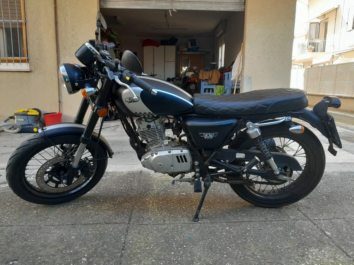 Mash Café Racer Nero - 1