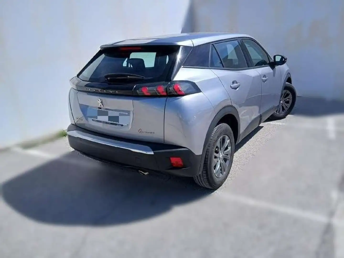 Peugeot 2008 Active Pack BlueHDI 81kW (110CV) Gris - 2