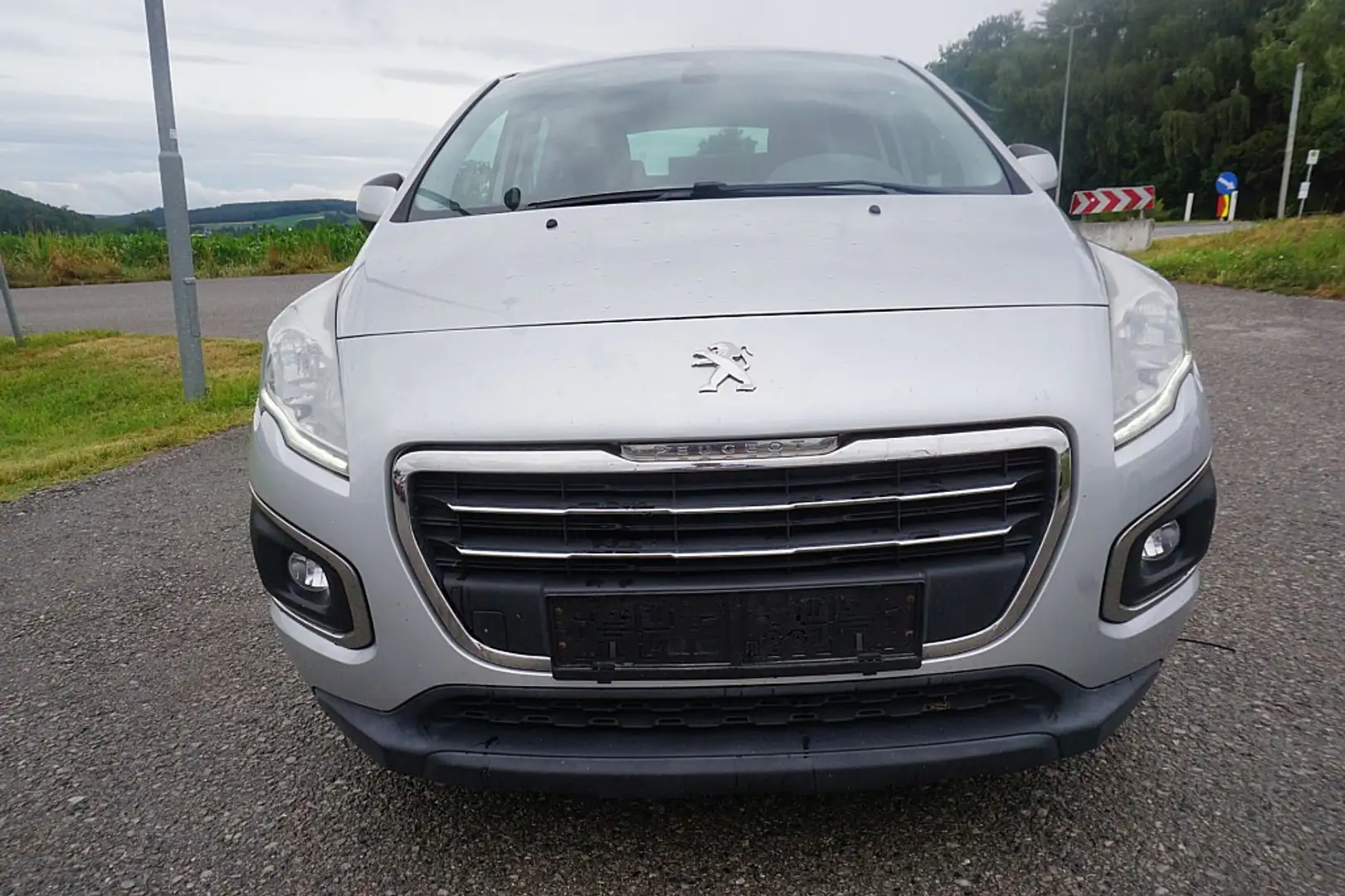 Peugeot 3008 1,6 BlueHDi 120 S&S Active EAT6 Grau - 1