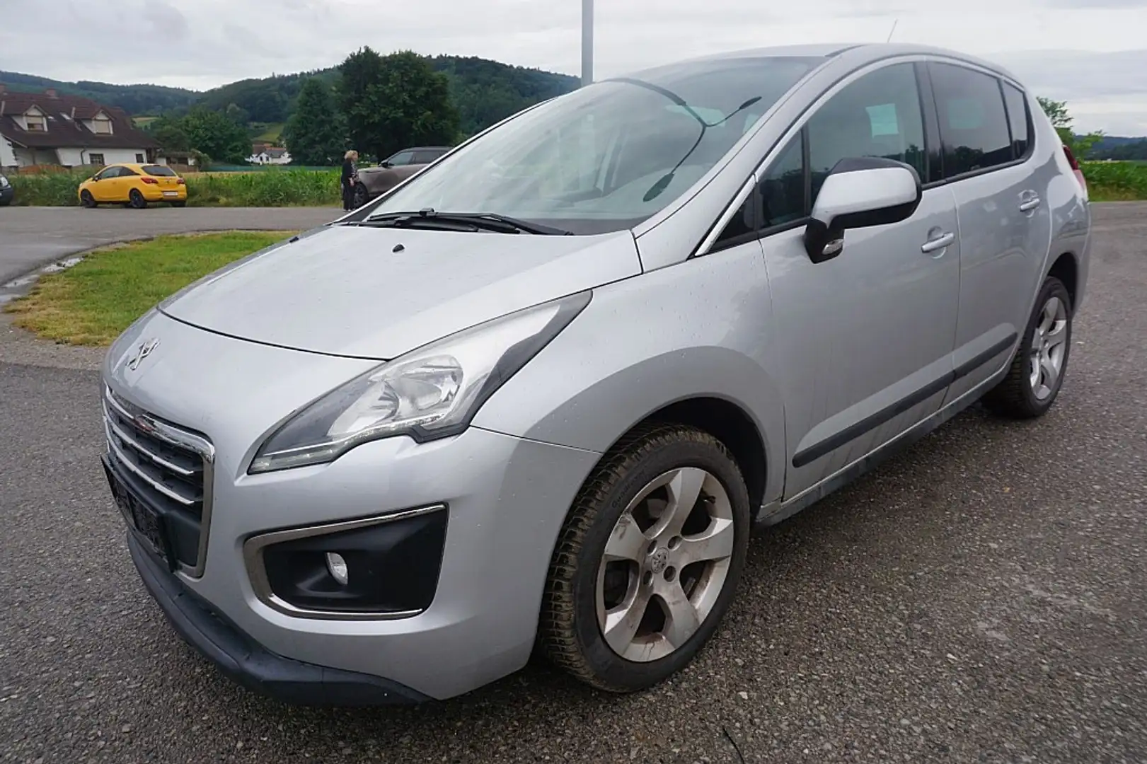 Peugeot 3008 1,6 BlueHDi 120 S&S Active EAT6 Grau - 2