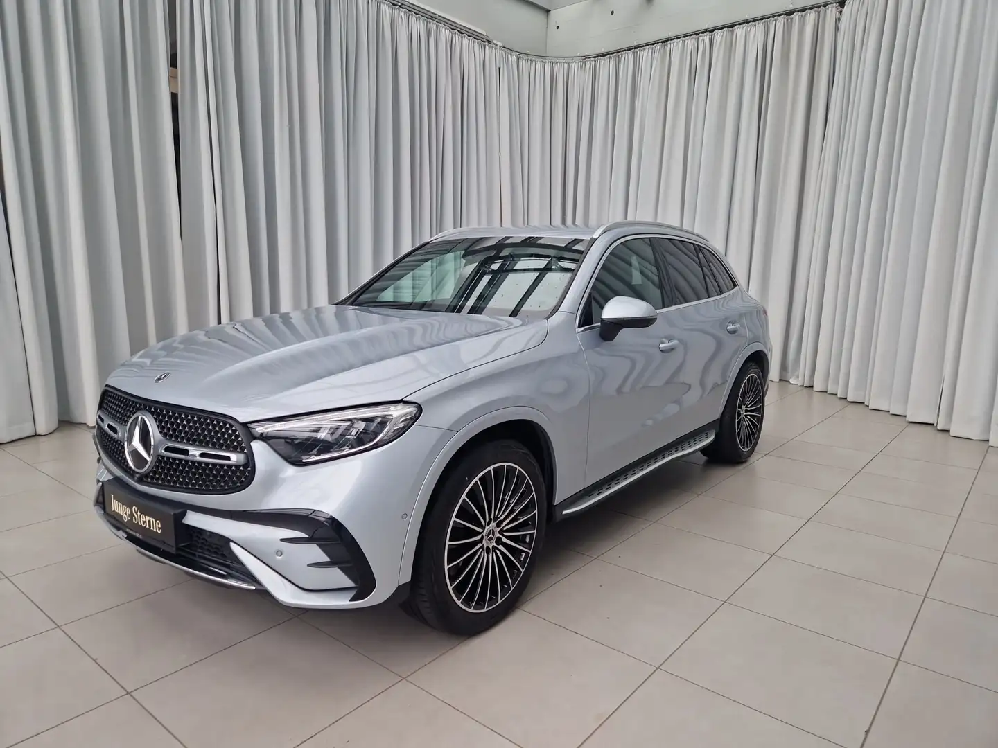 Mercedes-Benz GLC 200 4MATIC SpurW Winterp. SportS. Silber - 2