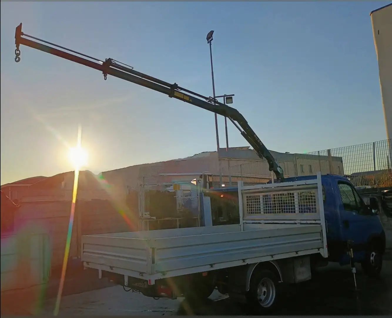 Iveco Daily cassonato con gru - 2