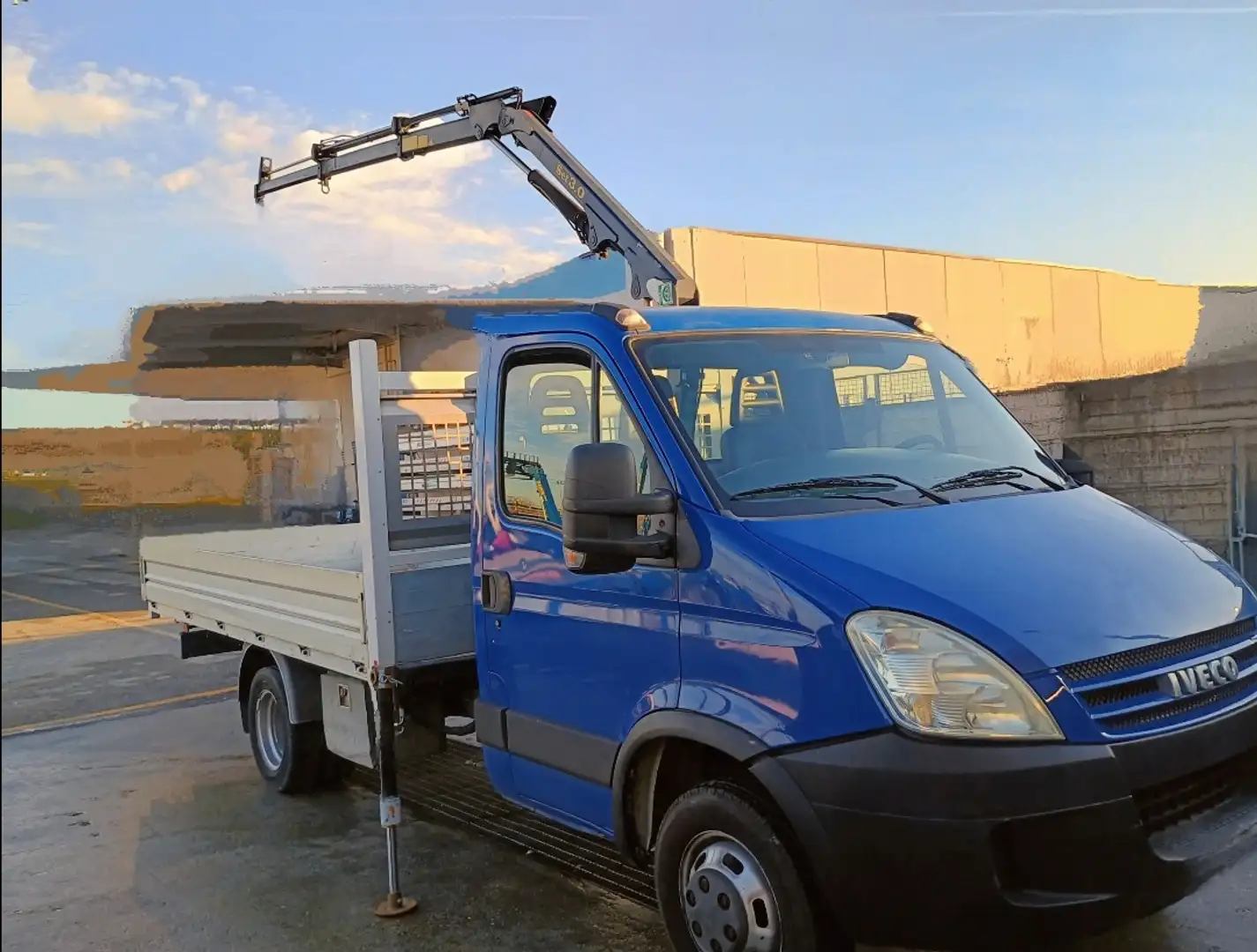 Iveco Daily cassonato con gru - 1