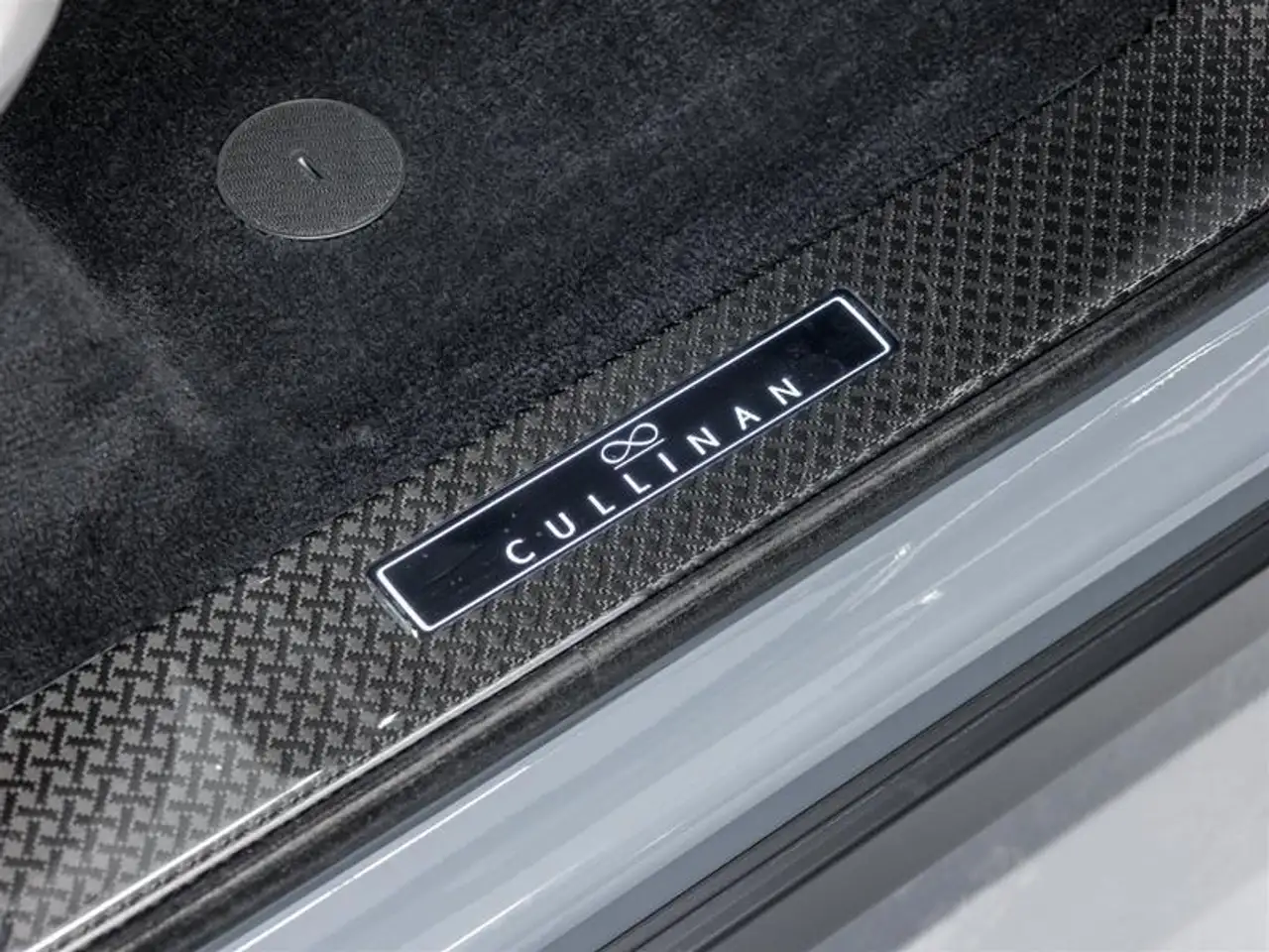 Rolls-Royce Cullinan снимка Rolls-Royce Cullinan