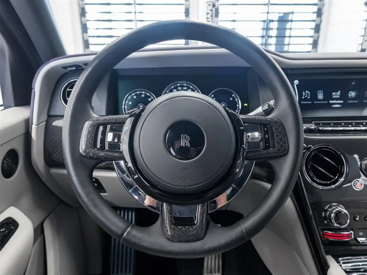 Rolls-Royce Cullinan снимка Rolls-Royce Cullinan