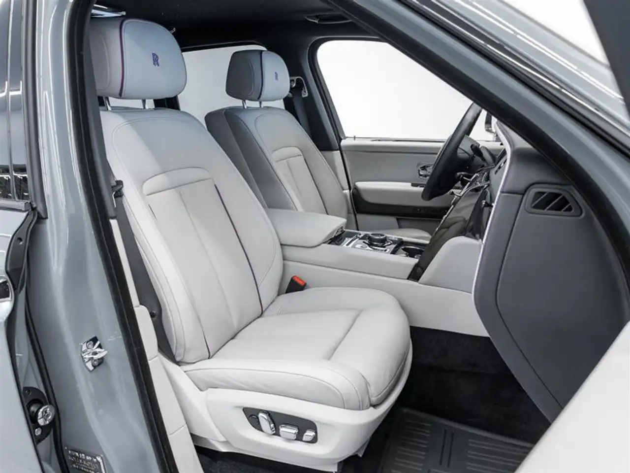 Rolls-Royce Cullinan снимка Rolls-Royce Cullinan