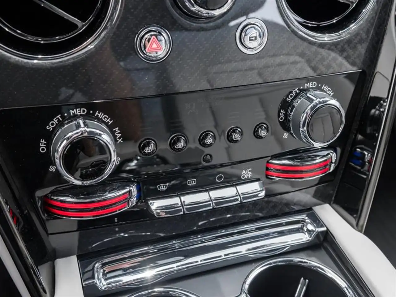Rolls-Royce Cullinan снимка Rolls-Royce Cullinan