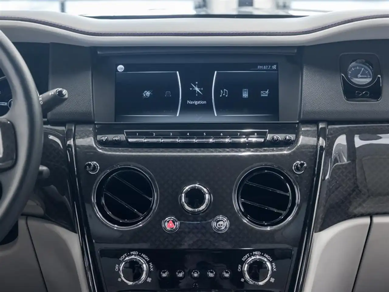 Rolls-Royce Cullinan снимка Rolls-Royce Cullinan