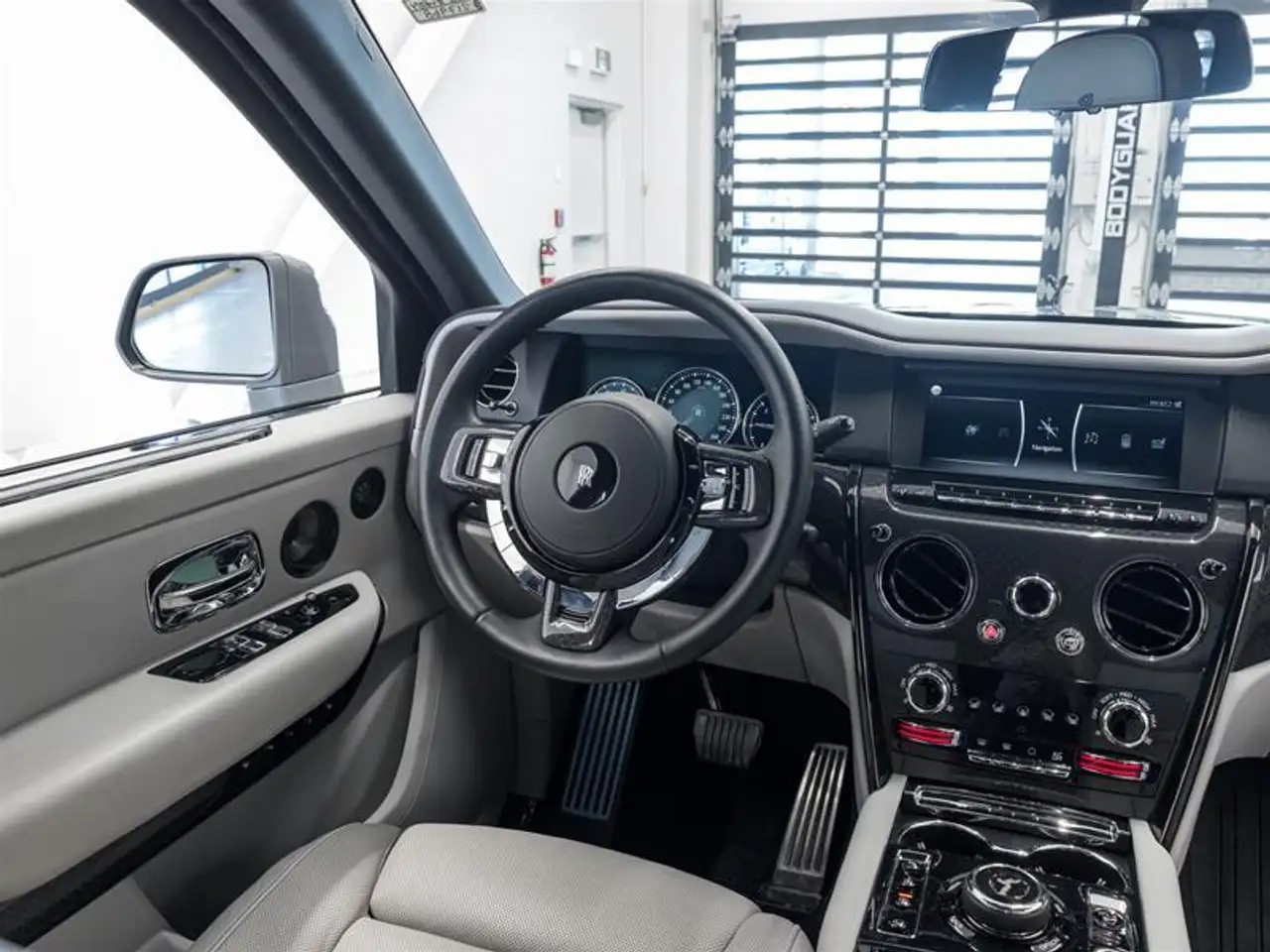 Rolls-Royce Cullinan снимка Rolls-Royce Cullinan