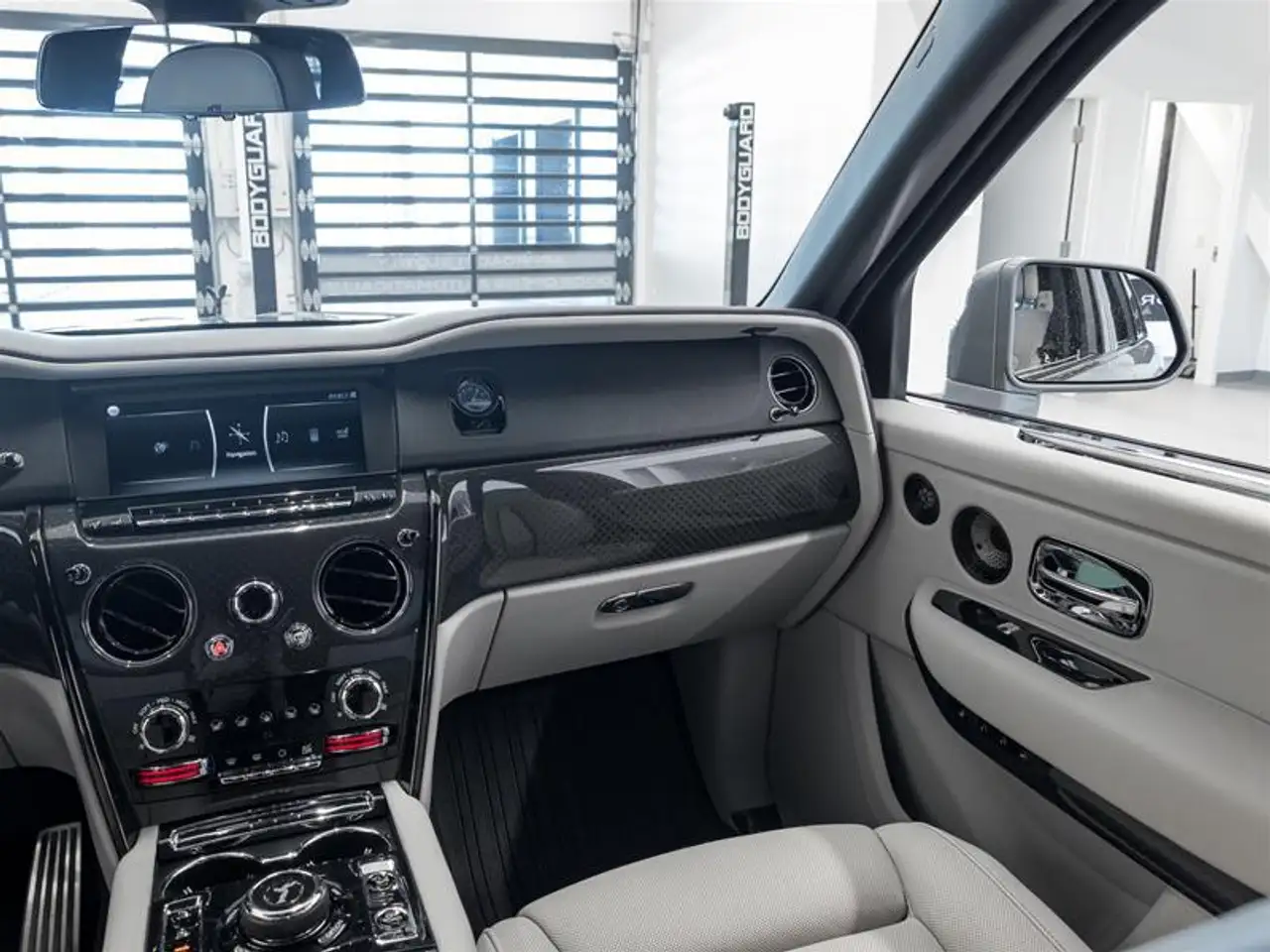 Rolls-Royce Cullinan снимка Rolls-Royce Cullinan