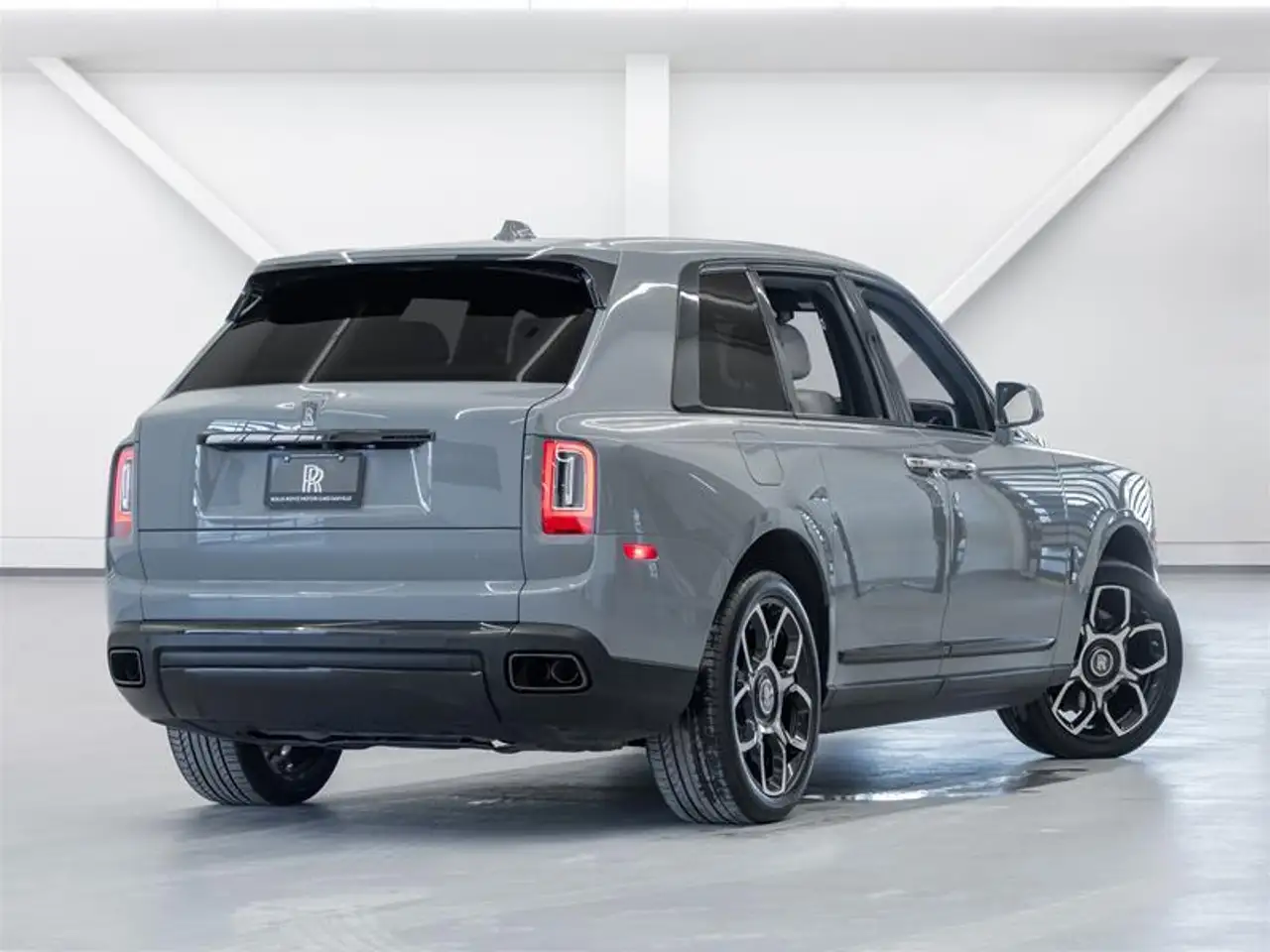 Rolls-Royce Cullinan снимка Rolls-Royce Cullinan