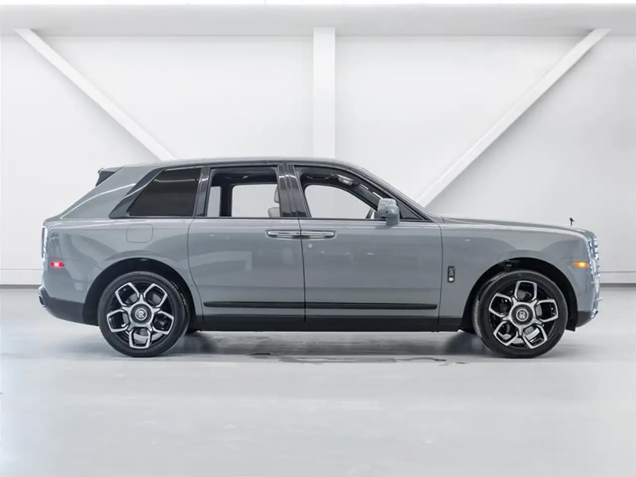 Rolls-Royce Cullinan снимка Rolls-Royce Cullinan