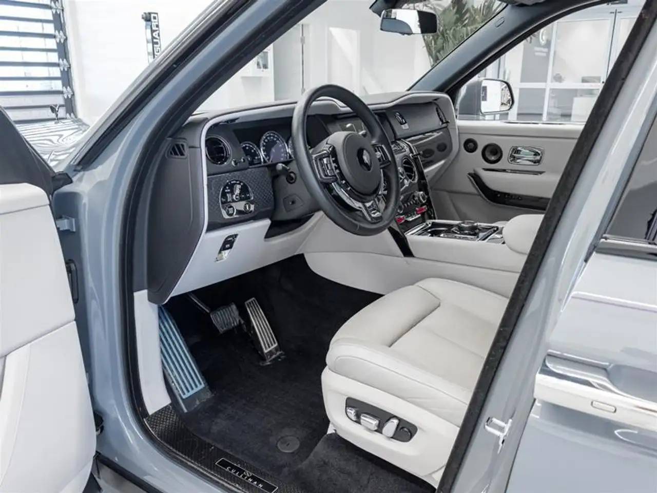 Rolls-Royce Cullinan снимка Rolls-Royce Cullinan